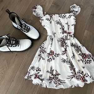 💎Super cute Lulus cream off shoulder mini sun dress!